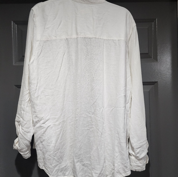 Woman's button down white shirt - Picture 3 of 3